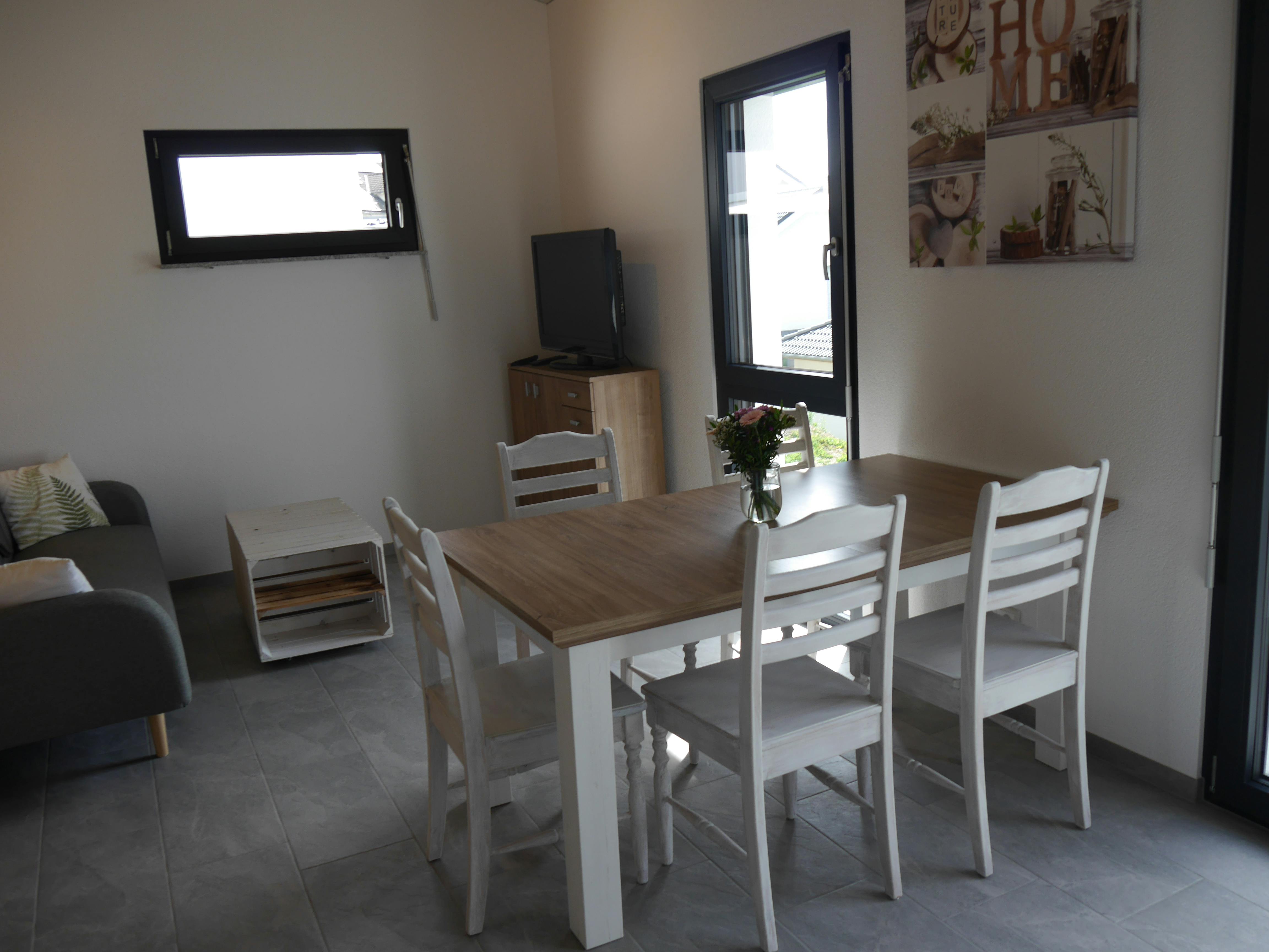 Essbereich und Wohnzimmer Ferienwohnung Bodensee-Südwind